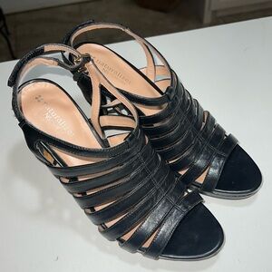 Naturalizer strappy  Dress Sandals. Size 8.5       Color: black. Leather upper.